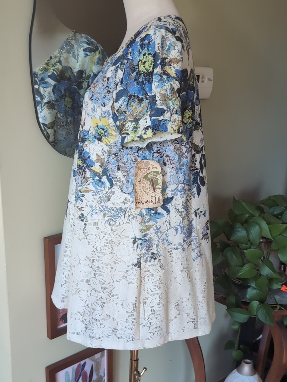 One World Women's Size Medium Lace Overlay Floral Top - Picture 7 of 14